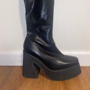 Thigh high dolls kill black platform boots brand new condition. Size 8